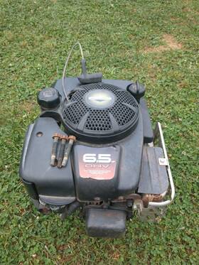120602-0164-e1 Briggs & Stratton And Engine Powerful Motor 6.5 Horse Power With Bolts