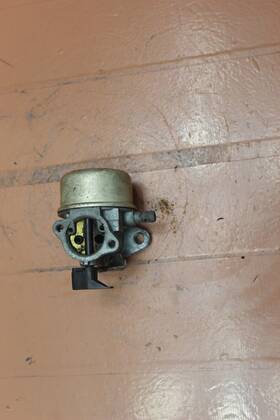 124702 Briggs & Stratton And Eom Engine Carburetor Needs Rebuilding
