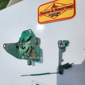 399151 Briggs & Stratton 262026 And Control Bracket 8 Hp Horizontal Engine Others Used