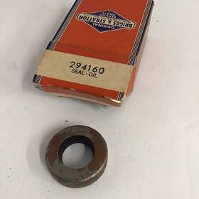 294160 Briggs & Stratton And Oil Seal New Old Stock