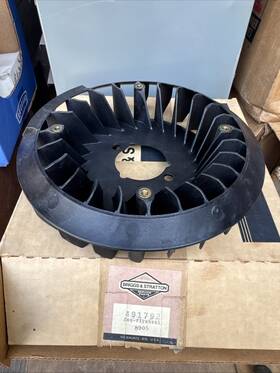 491792 Briggs & Stratton Nos Oem Genuine And Fan Flywheel Made In Usa Free Shipping