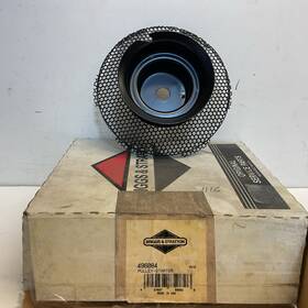 496084 Briggs & Stratton And Rope Starter Pulley Screen. Nos Oem Part S-8-2