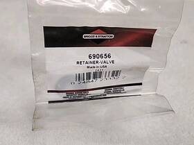 690656 Briggs & Stratton New And Retainer Oem Valve