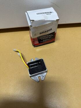698102 Briggs & Stratton 698315 Oem And Voltage Regulator - Read Description