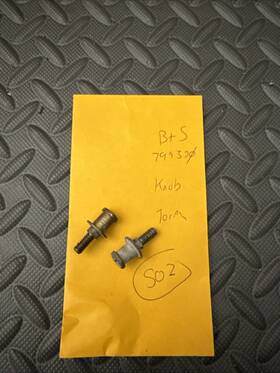 799370 Briggs & Stratton Oem Genuine And Screw Knob Type Set Of 2
