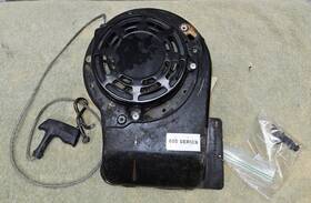 961430023 Briggs & Stratton Husqvarna 65022es Lawnmower Engine Cover Recoil Starter 650 Series