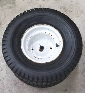 5110841 Carlisle Turf Saver Tire 18x9.50-8 Mounted On 4-bolt Rim Lawnmower/lawn Tractor