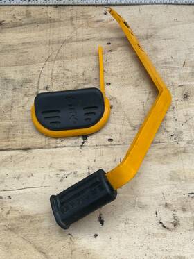 629-0469b Cub Cadet Model 1170 1000 Tractor Lawntractor Foot Pedals