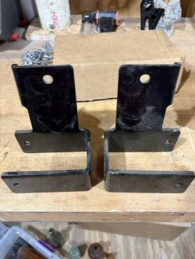 703-09197-0637 Cub Cadet Black Left Weight Mounting Bracket Twin Rear Bagger Kit