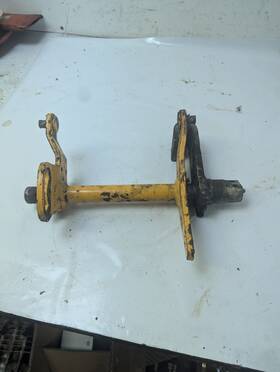703-2001-0498 Cub Cadet 1863 Cyclops Mid Mou T Lift Rock Shaft