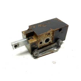 717-3308a Cub Cadet 2182 Hydraulic Valve Assm