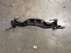 903-04820 Cub Cadet 719-3095 Gt 2100 Pivot Bar/front Axel Assembly /