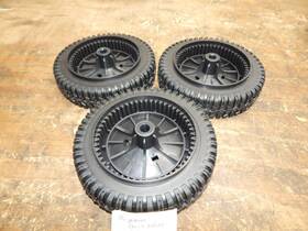 532180775 Husqvarna 8x2 Drive Wheels 3pk