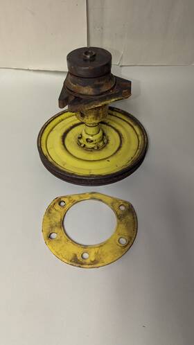 Am101892 John Deere 130 Lawn Tractor 30 Inch Mower Deck Spindle / Pulley Free Shipp