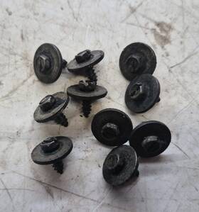 Am102597 John Deere 316 318 322 332 420 430 Bottom Belly Screen Attaching Screws