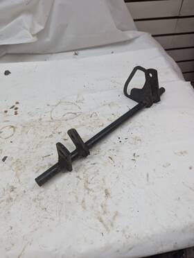 Am103141 John Deere 285 245 265 320 Brake Clutch Pedal Rock Shaft