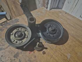 Am118570 John Deere Am118447 345 Belt Tensioner And Pulleys