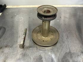 Am131567 John Deere Lt180 Engine Pulley/bolt Lt133 Lt150 Lt155 Lt160 Lt166 Lt170
