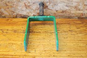 Am135521 John Deere Z225 Front Wheel Spindle Fork Yoke With Shaft