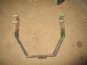 Am32635 John Deere 120 140 Transmission Guard / Skid Plate Bracket
