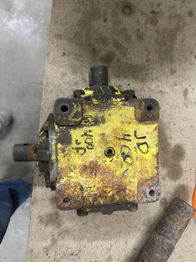 Am133891 John Deere Am35293 400 Garden Tractor 60 Inch Mower Deck Gearbox Nla Jd