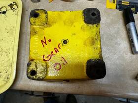 Am35551 John Deere 400 420 430 60 Inch Mower Deck Gear Box Housing - Curtis