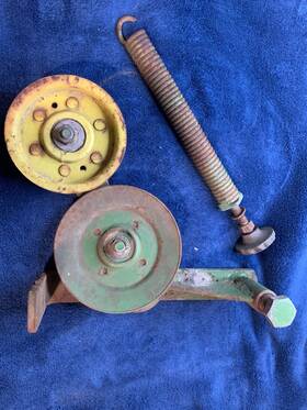 Am35831 John Deere 110 112 Square Fender Mule Drive Assembly And Tension Spring 32-12