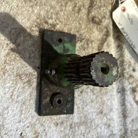 Aw20066 John Deere 506 / 606 Deck Gear Box Hub