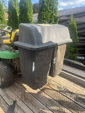 Buc10286 John Deere Twin Bagger 48 Inch 6.5 Cu. Ft. For 100 Series Lawn Tractors