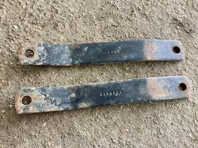 Gx20026 John Deere Rear Deck Hanger Arms 42 Inch L100 L108 L118 L120 L130