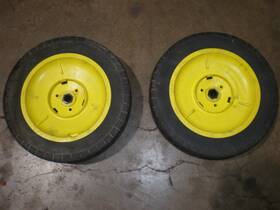 Gx22574 John Deere 2 Tire And Wheel Assembly Js20 Js30 Walk Behind Mowers