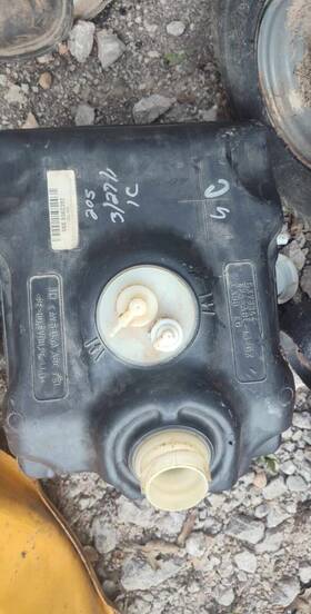 Gy21227 John Deere Fuel Tank From D120 D130 D140 D150 D160 And X Series
