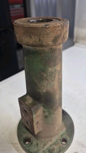 M11103 John Deere 214 Transaxle Transmission Rear Axle Tube Housing 110 112 210 212 216