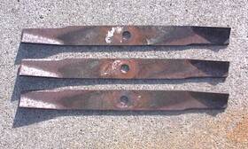 M112847 John Deere A9-246 400 - 60 Inch Mower Blades