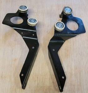 X465-x749 John Deere M144680 X485 Hood Brackets Right Left Rollers M148791 Fits