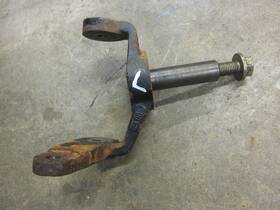 M171943 John Deere Gator 6x4 4x2 Ts Tx Left Front Spindle Knuckle