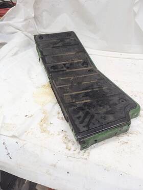 M79540 John Deere 285 240 245 260 265 320 Right Sider Foot Rest And Pad