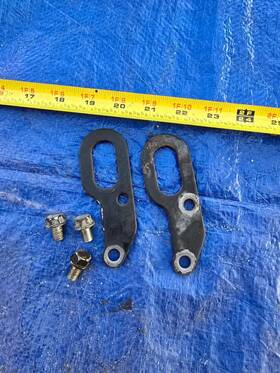 M800072 John Deere M800066 2 2210 755 855 332 322 Yanmar Engine Lifting Brackets