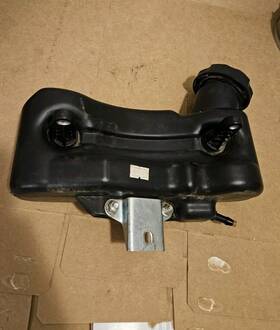 14-065-26-s Kohler Oem Fuel Tank - Xt149 Xt675 Good Condition