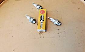 5921 Ngk Bm6a Small Engine Sparkplug - Part#bm6a/5921 Lot Of 4 Sparkplugs