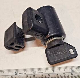 104-8692 Toro Oem Switch Mount Complete With Key