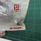90110-VA4-000 Genuine Honda Bolt Wheel 8X20 Hrc Hrg Hrm Hru Hrx Ht Nos. Fixed Price $5.71.